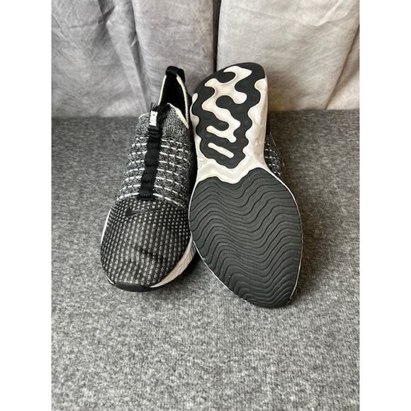 Size 9 - Nike React Phantom Run Flyknit 2 Black Smoke Grey CJ0277-003 - Picture 5 of 8